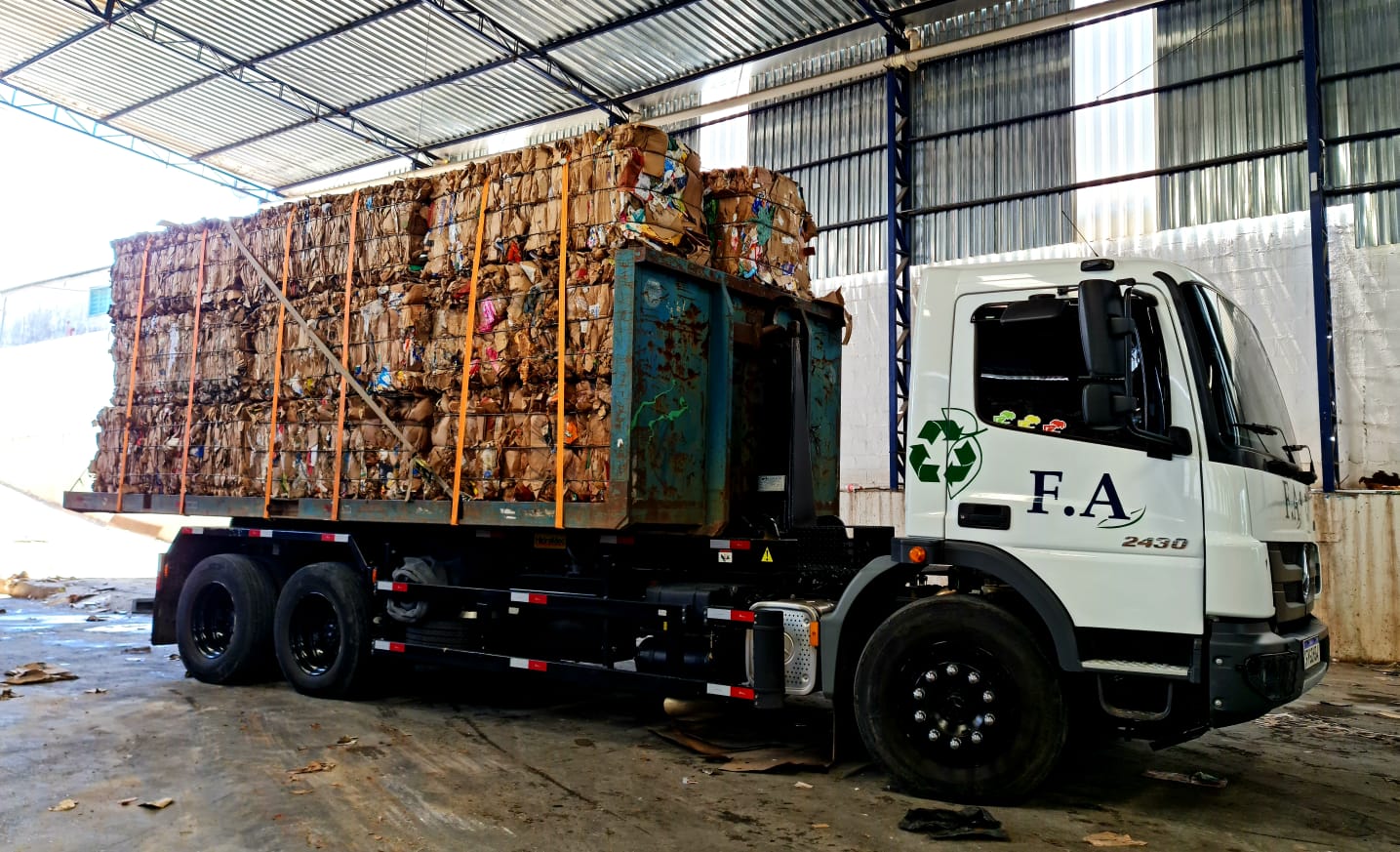 Coleta de aparas de papel em São Paulo